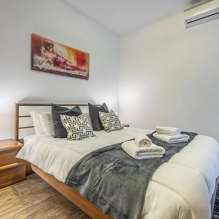 Large & Modern 3br Seafront With Large Balcony - Close To Saint Julian's, Sliema, & Manoel Island Gzira