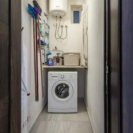 Large & Modern 3br Seafront With Large Balcony - Close To Saint Julian's, Sliema, & Manoel Island Apartamento Gzira