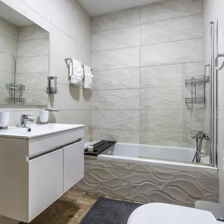 아파트 Large & Modern 3br Seafront With Large Balcony - Close To Saint Julian's, Sliema, & Manoel Island *