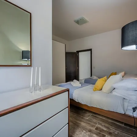 Large & Modern 3br Seafront With Large Balcony - Close To Saint Julian's, Sliema, & Manoel Island 그지라