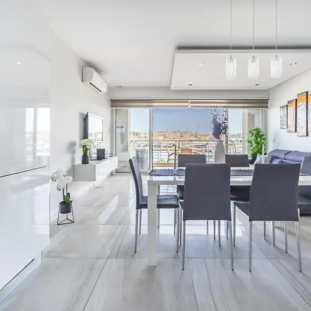 Apartment Large & Modern 3br Seafront With Large Balcony - Close To Saint Julian's, Sliema, & Manoel Island