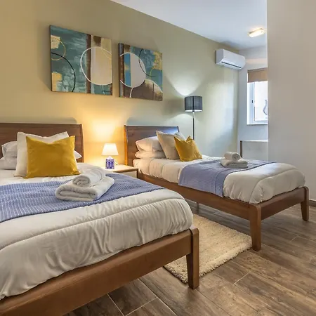 Apartament Large & Modern 3br Seafront With Large Balcony - Close To Saint Julian's, Sliema, & Manoel Island