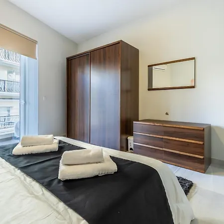 Large & Modern 3br Seafront With Large Balcony - Close To Saint Julian's, Sliema, & Manoel Island