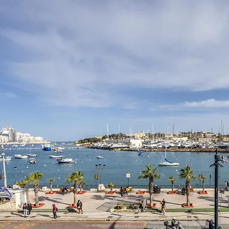 Large & Modern 3br Seafront With Large Balcony - Close To Saint Julian's, Sliema, & Manoel Island