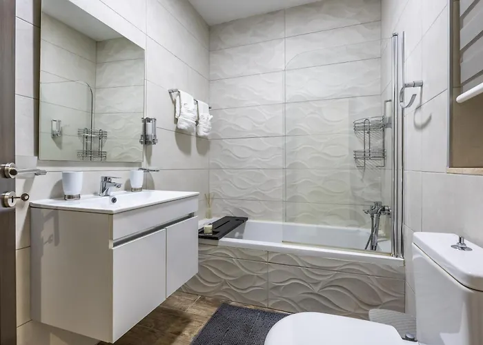 Apartment Large & Modern 3br Seafront With Large Balcony - Close To Saint Julian's, Sliema, & Manoel Island *