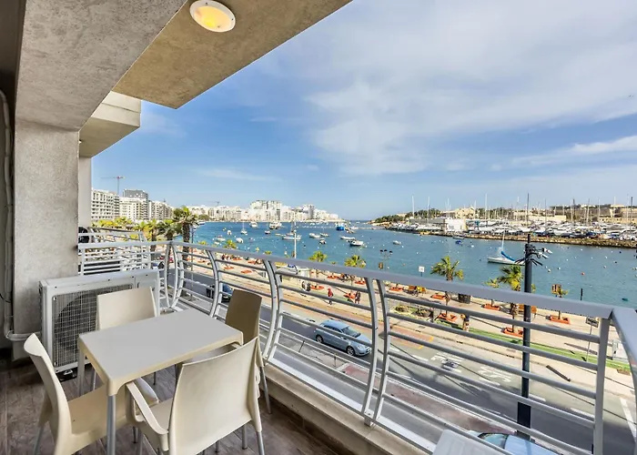 Large & Modern 3br Seafront With Large Balcony - Close To Saint Julian's, Sliema, & Manoel Island Lejlighed