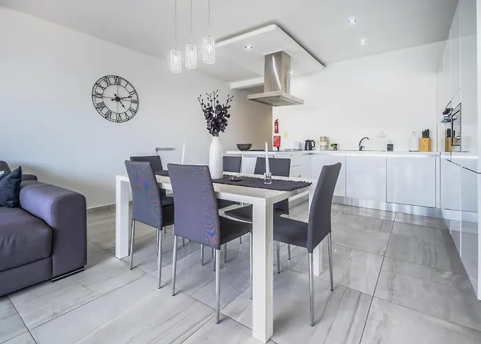 Large & Modern 3br Seafront With Large Balcony - Close To Saint Julian's, Sliema, & Manoel Island *