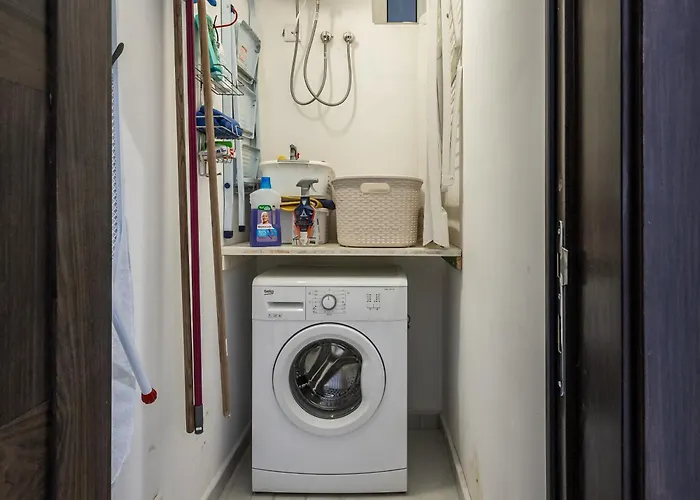 Large & Modern 3br Seafront With Large Balcony - Close To Saint Julian's, Sliema, & Manoel Island Apartment Gzira