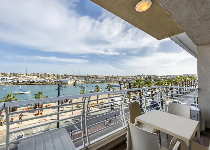 Large & Modern 3br Seafront With Large Balcony - Close To Saint Julian's, Sliema, & Manoel Island * Gzira