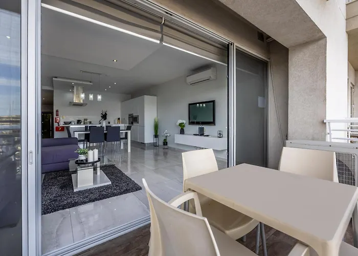 Large & Modern 3br Seafront With Large Balcony - Close To Saint Julian's, Sliema, & Manoel Island Gzira