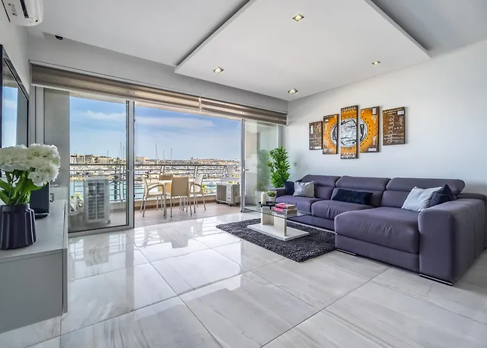 Lejlighed Large & Modern 3br Seafront With Large Balcony - Close To Saint Julian's, Sliema, & Manoel Island *