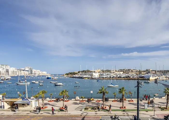 Large & Modern 3br Seafront With Large Balcony - Close To Saint Julian's, Sliema, & Manoel Island